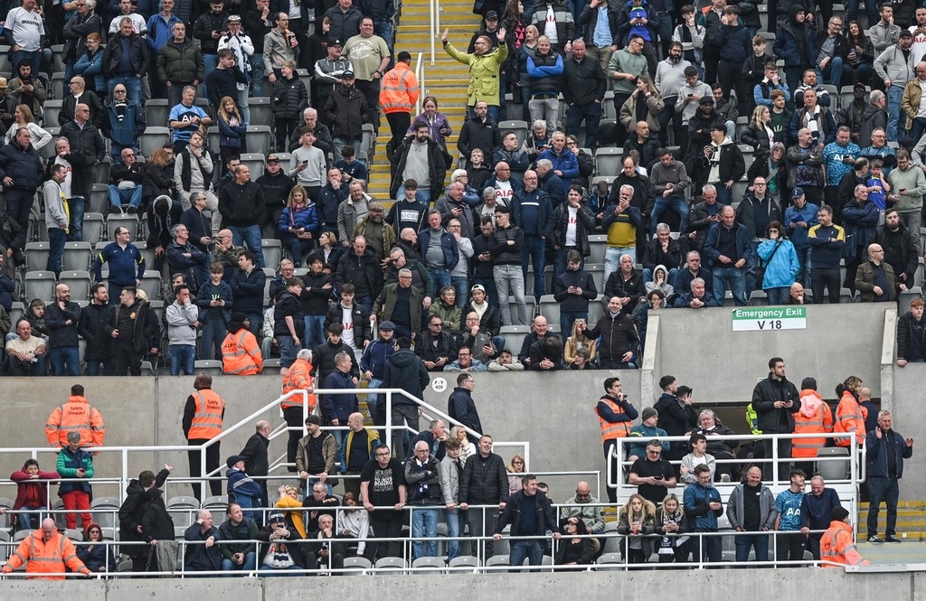 乐鱼体育平台-热刺球迷团体推迟抗议活动：先支持球队渡过难关，再和管理层算账